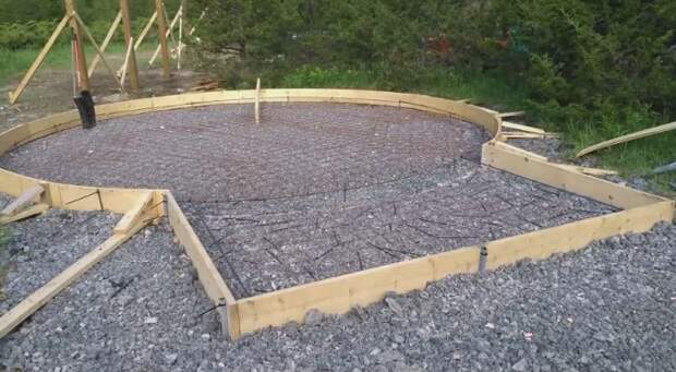 Подготовка площадки под установку будущего дома. | Фото: homehacks.co. Подготовка площадки под установку будущего дома. | Фото: homehacks.co.