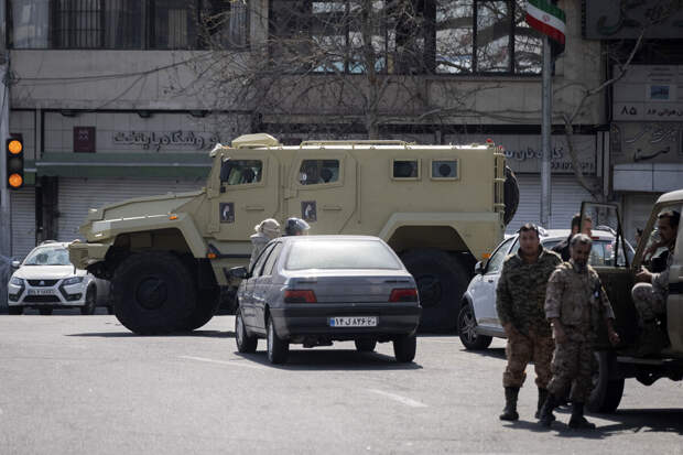 Российский бронеавтомобиль "Спартак" заметили на улице в Тегеране