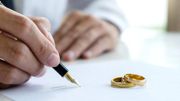 Адвокат: брачный договор необходимо нотариально заверить