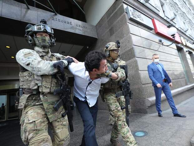 Новые террористы каждый день: почему на Украине практически ежедневно берут заложников. Даниил Безсонов