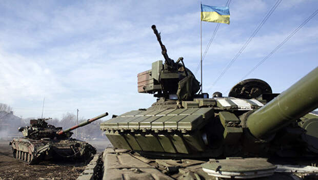 Танки украинской армии около Горловки. Архивное фото Танки украинской армии около Горловки. Архивное фото