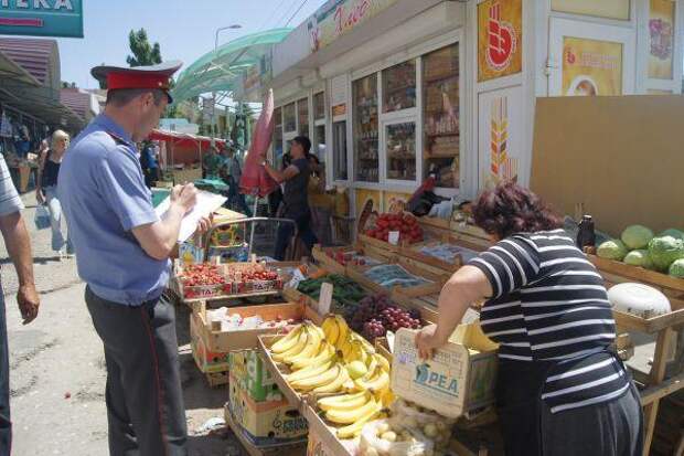 В Таганроге более 200 человек отравились испорченными продуктами с городских рынков – СМИ