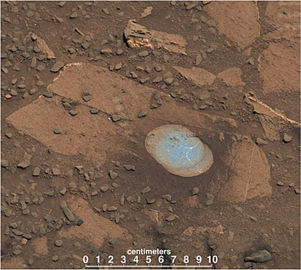 Результат бурения камня «Золотая жила». Источник: MSSS / JPL-Caltech / NASA
