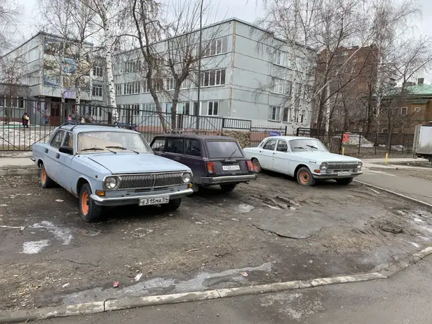 «Мужик, ты влетел на бапки». За что водителю «Лэнд Крузера» нацарапали на двери такую фразу