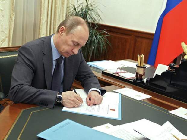 Путин отправил в отставку Владимира Мирзоева