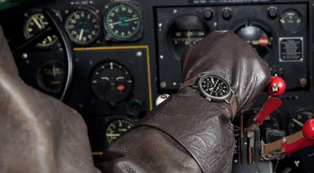 Наручные часы Bell & Ross пилота самолета.