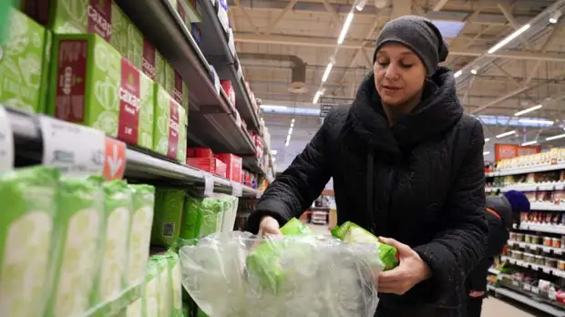 Проедаем нажитое: потребительский спрос в России рухнул на 10%