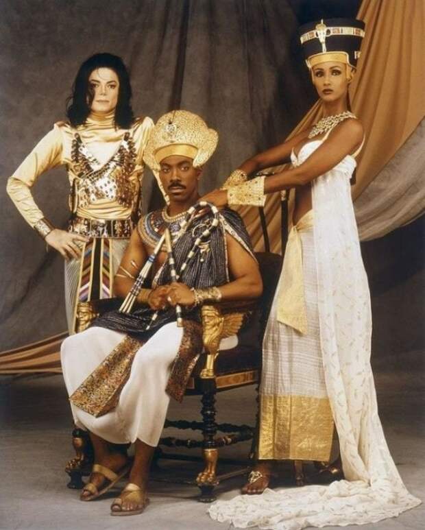 Майкл Джексон, Эдди Мерфи (в роли фараона) и топ-модель Иман (в роли царицы), участвовавшие в клипе на песню Remember the time.