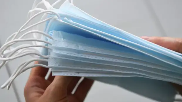 Вирусолог оценил эффективность ношения шарфа вместо медицинской маски