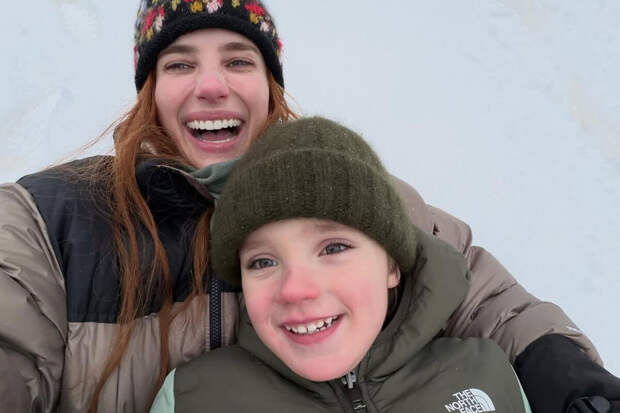 Актриса Эмма Робертс опубликовала фото с сыном