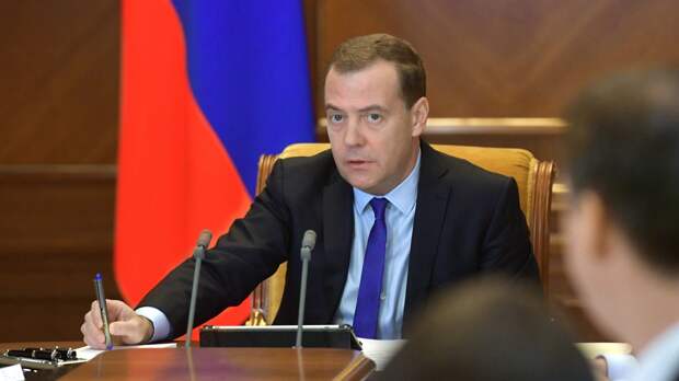 Замсекретаря ЕР Перминов исключил уход Медведева с поста председателя партии