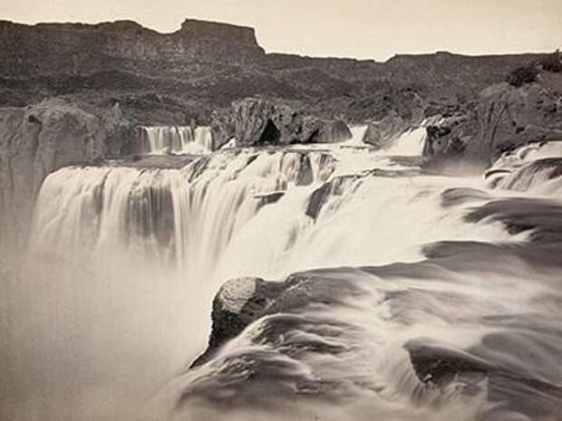 Водопад Шошони, штат Айдахо, 1874 год. Этот красивейший водопад называют «Ниагара Запада». Высота Шошони составляет около 65 метров - на 11 метров выше, чем Ниагарский водопад. Ширина водопада - 274 метра.
