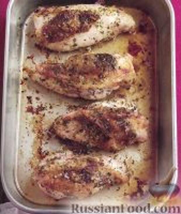 Фото к рецепту: Куриные грудки, фаршированные сыром и петрушкой