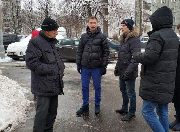 Обход главы управы / фото из архива редакции