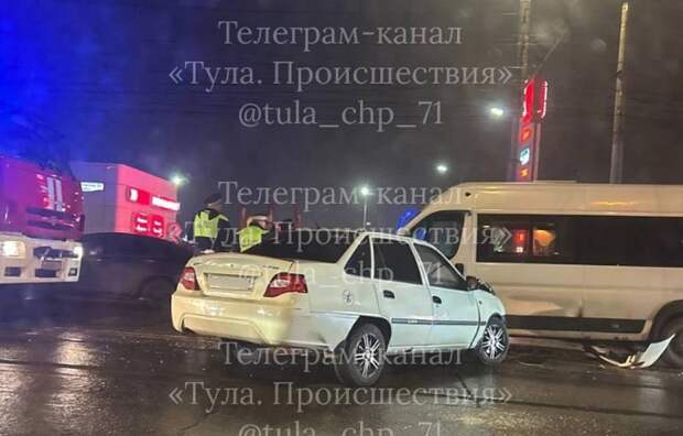 Девочка и женщина пострадали в ДТП с маршруткой на Пролетарском мосту в Туле