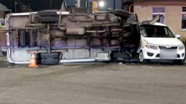 Четыре человека пострадали в результате ДТП с маршруткой в Нальчике