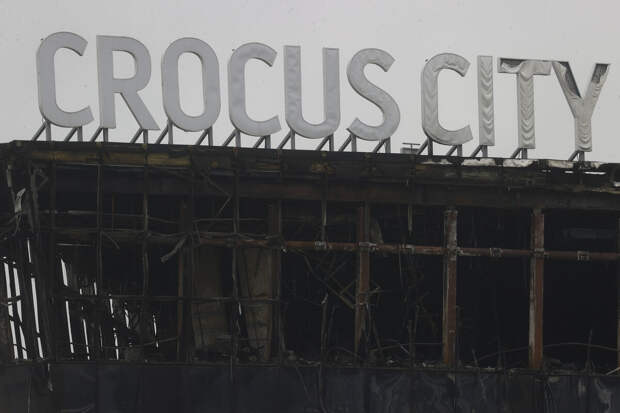 РИА Новости: cледователи продолжают работу в "Крокусе" после теракта