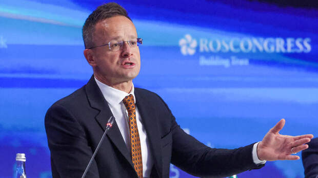 Сийярто: Венгрия восстанет против миграционного пакта Евросоюза в 2026 году