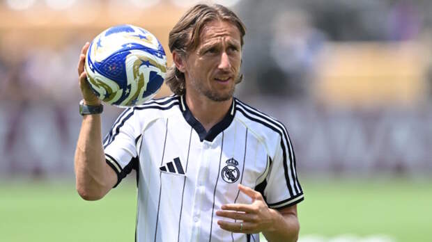 Модрич перешел в "Милан", где будет играть под 14-м номером