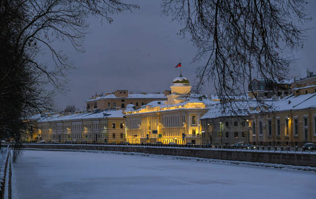 На набережной Фонтанки установили современные фонари
