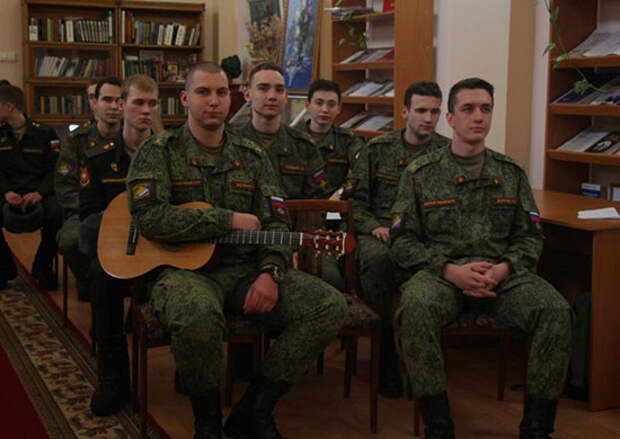 Курсанты военного учебного центра УрФУ приняли участие в конкуре «Золотая россыпь стихов»