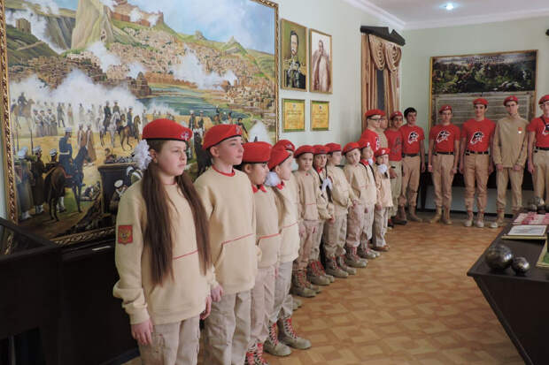 Военнослужащие ЮВО в Армении провели «Урок мужества» в честь годовщины образования военного округа