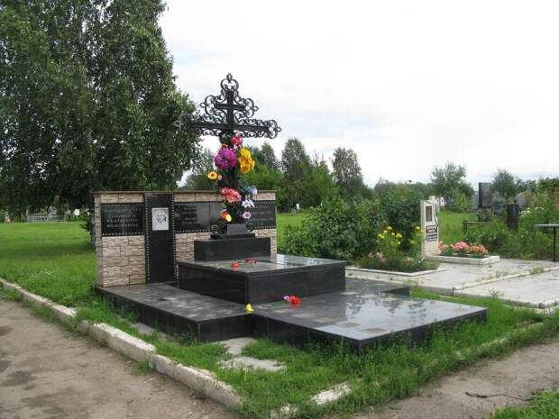 Новая могила Екатерины Савиновой