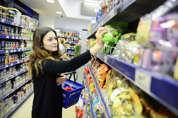 Экономист Колташов рассказал, как сэкономить на покупке продуктов к новогоднему столу