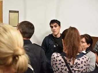 Родственники сестер Хачатурян подрались в здании суда