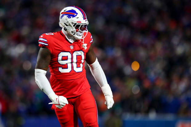 Shaq Lawson on the field