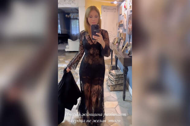 Певица Наталья Подольская вышла на публику в прозрачном платье