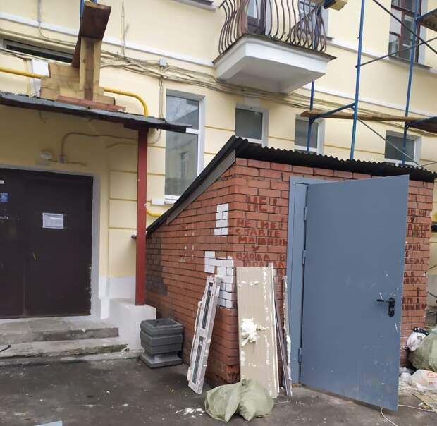 На Бажова разобрали незаконную пристройку. Фото «ДО». Фото МЖИ На Бажова разобрали незаконную пристройку. Фото «ДО». Фото МЖИ