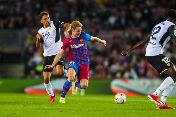 «Барселона» на своем поле взяла волевую победу над «Валенсией»
