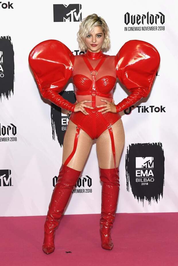 Премия MTV оказалась на редкость пошлой и аляповатой Премия MTV оказалась на редкость пошлой и аляповатой
