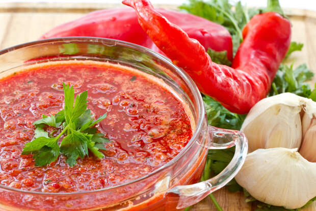 Рецепт сырой аджики, которую можно есть сразу
