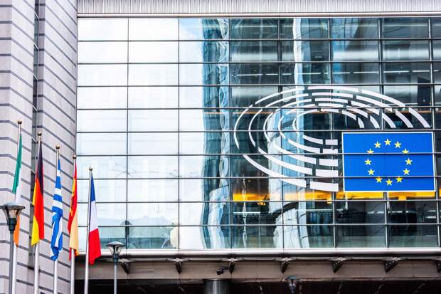 Медведев указал на двойные стандарты ЕС в реакции на события в Венесуэле