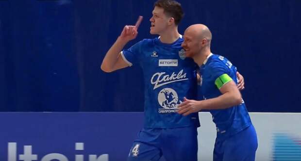 Футболисты сургутского «Факела» одержали первую победу с новым главным тренером