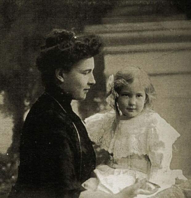 Мария Павловна Третьякова-Боткина с дочерью Марианной.