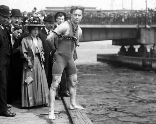 https://zagge.ru/wp-content/uploads/2019/06/harry-houdini-1.jpg