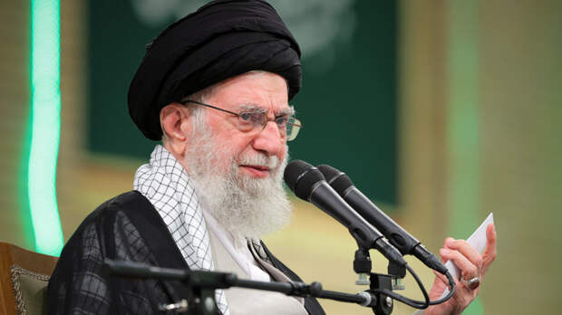 "Невосполнимый урон": лидер Ирана пригрозил США последствиями в случае вступления в конфликт