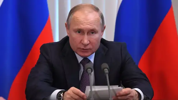 Путин назвал выступающих против господдержки семей «моральными уродами»