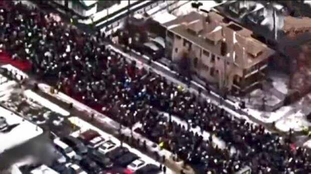 В Миннеаполисе продолжаются протесты против иммиграционной службы ICE — произошли столкновения с полицией