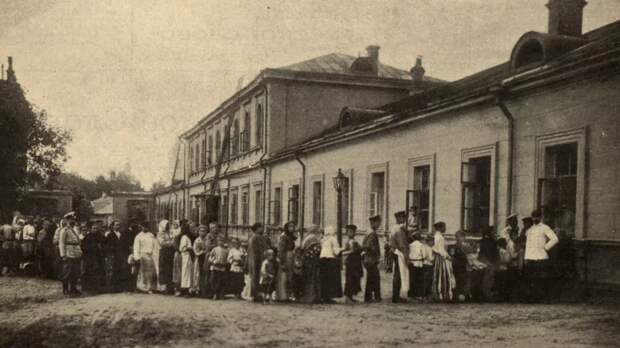 Хлебный "хвост" во время забастовки булочников 1906 года
