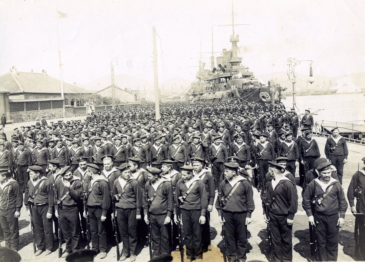 1904 год, Порт-Артур, с корабля в гарнизон города, и многие месяцы сухопутной войны впереди.