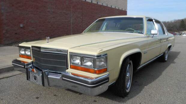 Cadillac Fleetwood Brougham Sedan 1982 года. Cadillac Fleetwood Brougham Sedan 1982 года