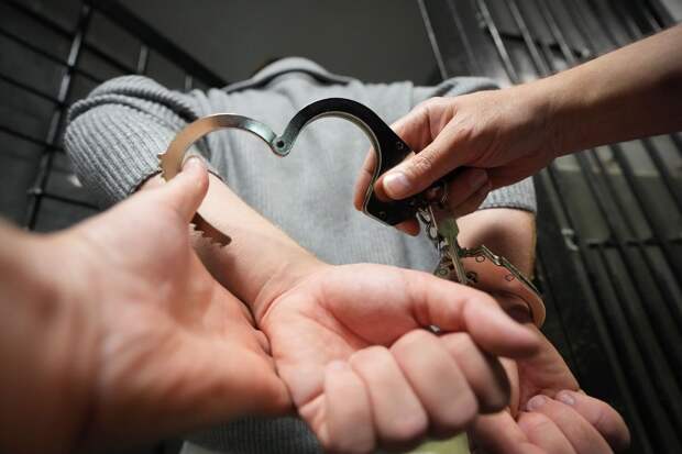 На Урале экс-инспектор ДПС 15 лет скрывался на свалке от наказания за кражу