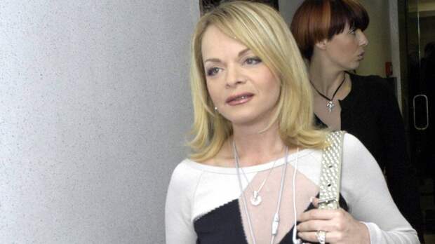 «5 дней на добровольное исполнение»: Ларисе Долиной дали срок для передачи квартиры в Москве