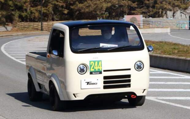 Что иностранцы вытворяют с нашей «буханкой»: финские «санитарки», итальянские кемперы и японские копии