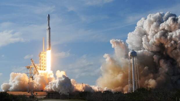 SpaceX вывела на орбиту спутники для раздачи интернета