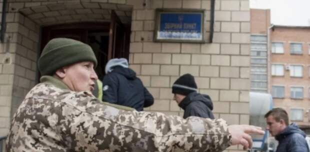 «Служить будет каждый украинец от 18 до 70 лет» – офицер-ВСУшник